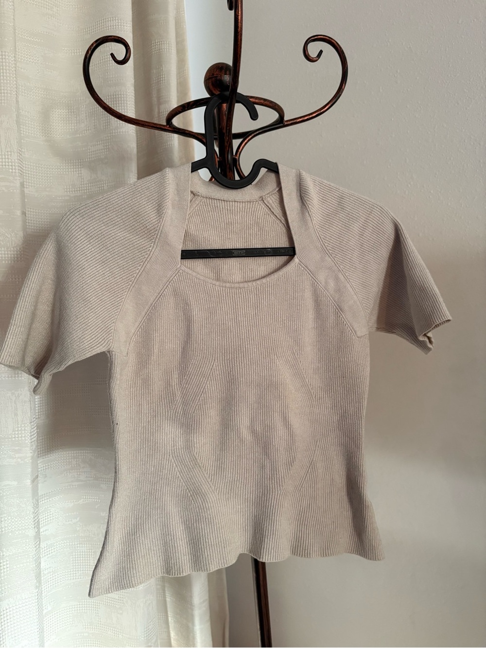 Ribbed Short-Sleeve Knit Top - Light Beige size medium
